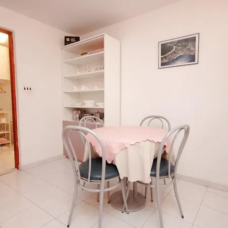 Apartment Studio Vis 2476a