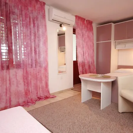 Apartment Studio Vis 2476a Vis