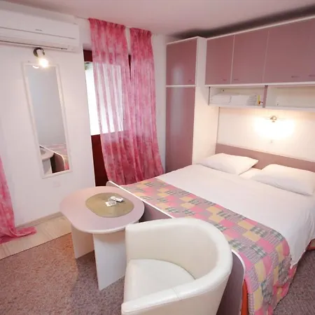 Apartment Studio Vis 2476a