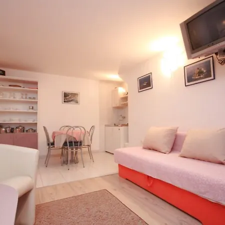 Studio Vis 2476a Apartment *